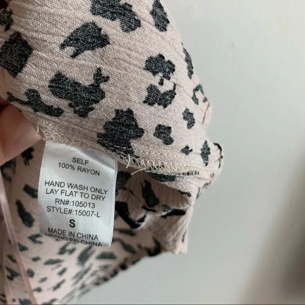 Andree by Unit Leopard Short Sleeve Top Tassel - Picture 6 of 7